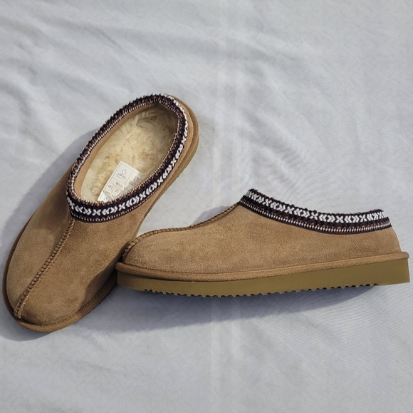 Unisex Slippers - Picture 4 of 5